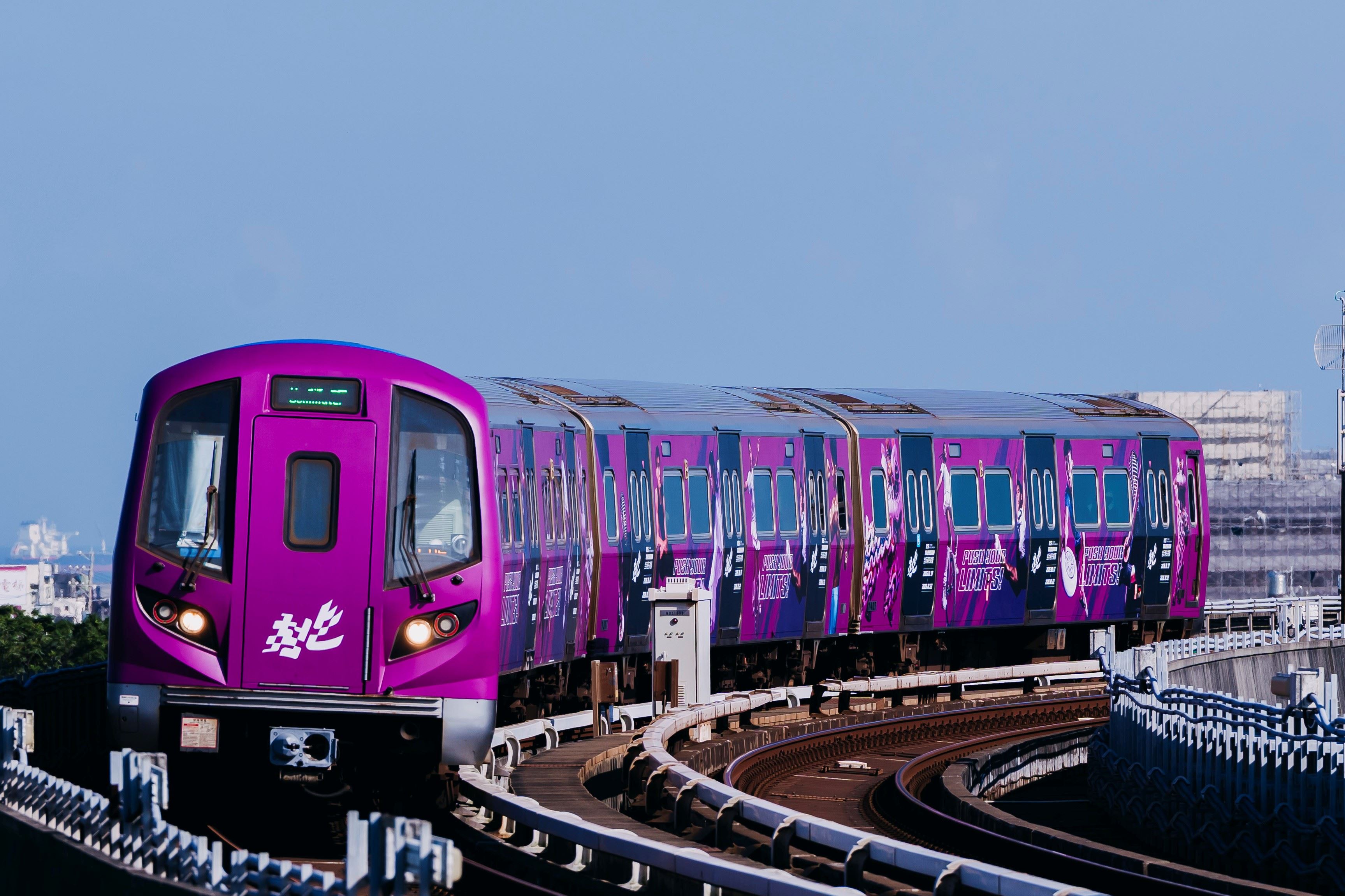 全民運彩繪列車以運動員的動態英姿為主要視覺，穿梭桃園城市間，展現滿滿的運動能量