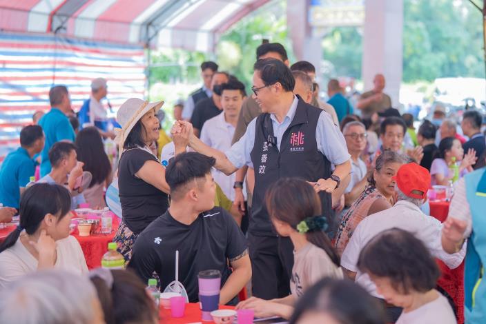 張市長與民眾互動