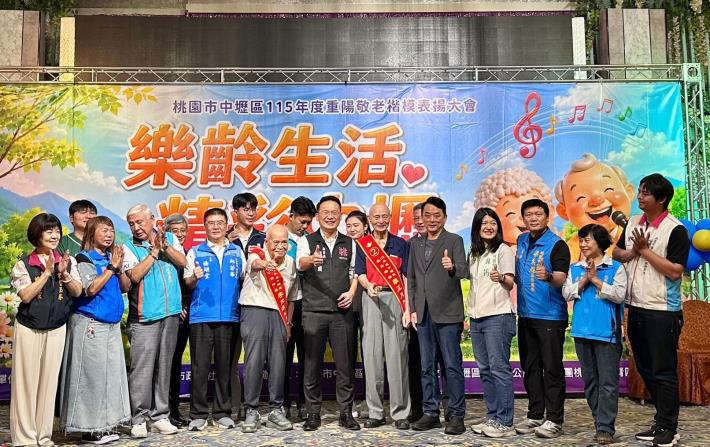 蘇副市長與長輩合影