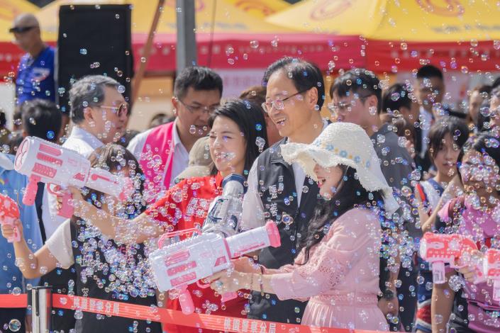市長感謝桃園市為愛勇敢文教協會長期投入兒少關懷，透過親子活動讓孩子在遊戲中感受歡樂