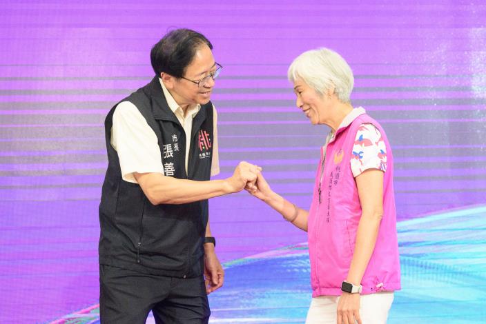 張市長表揚資深隊員