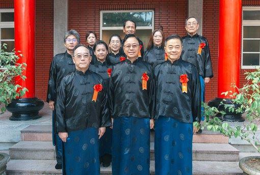 張市長與擔任祭祀人員的貴賓們合照