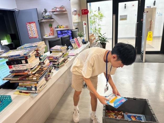 照片8：工讀生上工照片