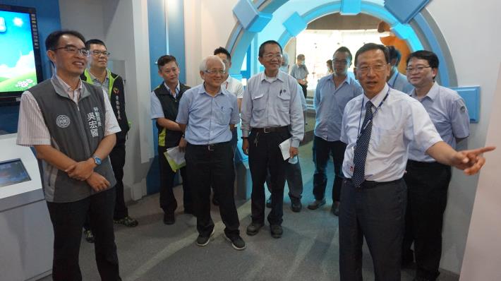勞動局局長吳宏國參訪電力展示室