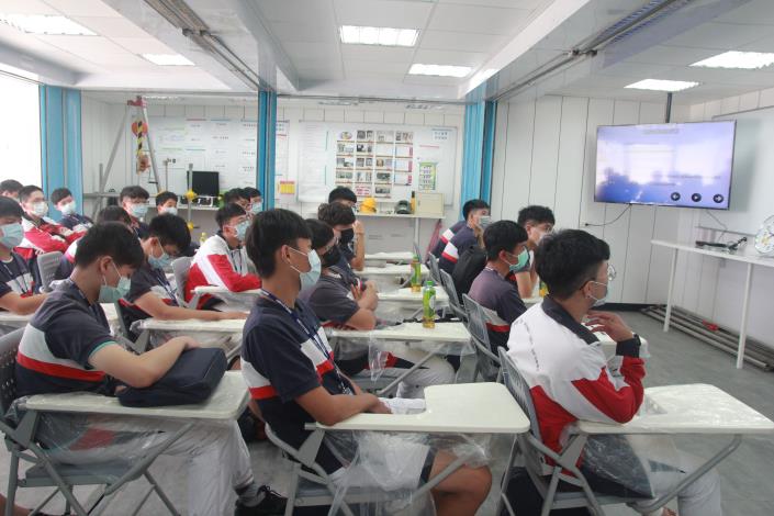 同學仔細聆聽台電分享職業安全衛生危害辨識