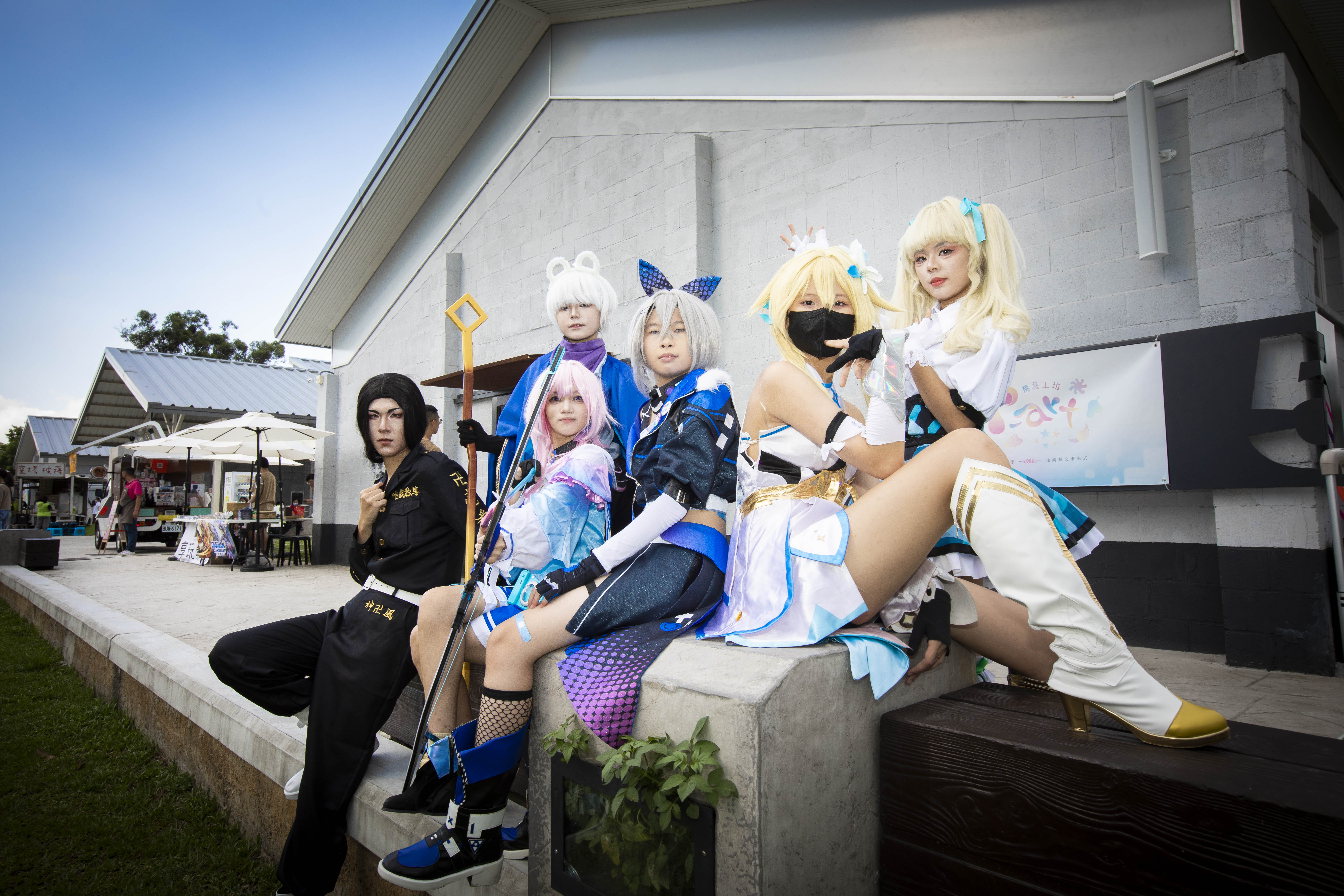 動漫展期間，走在中原文創園區隨時有動漫角色跳出來，Coser互尬比美又比酷！