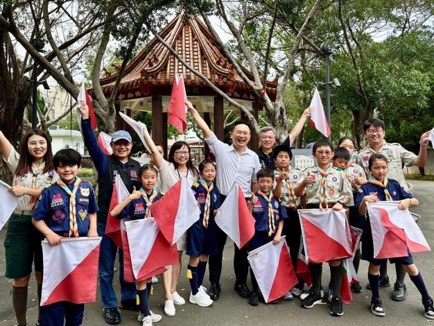 蘇俊賓副市長與中山國小童軍團合影