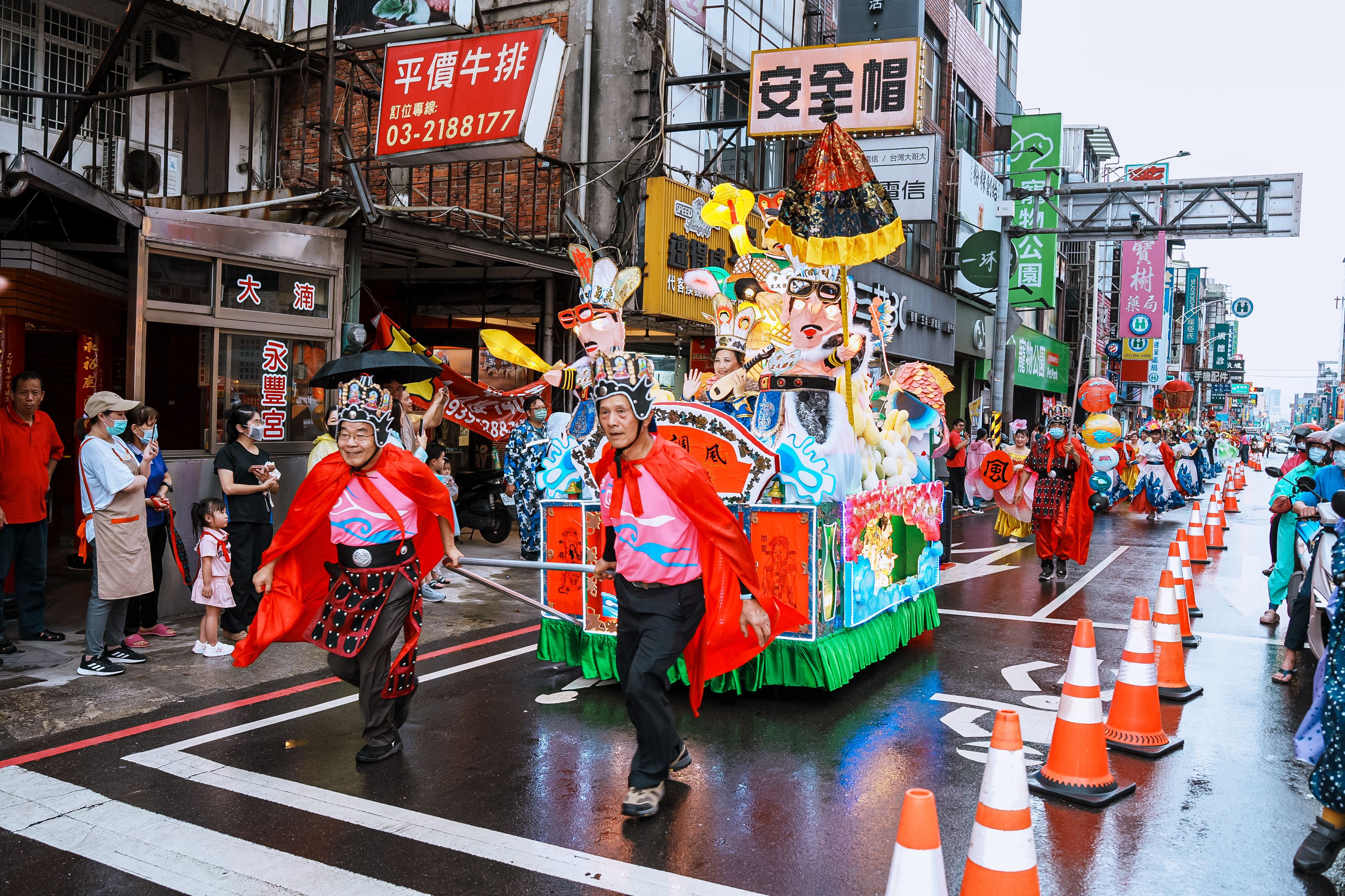 千人踩街打造流動舞台,閩南文化走入桃園街頭_0