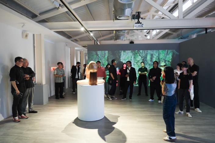 國際設計師參觀TAxT 桃園科技藝術節作品《We Travel Together》