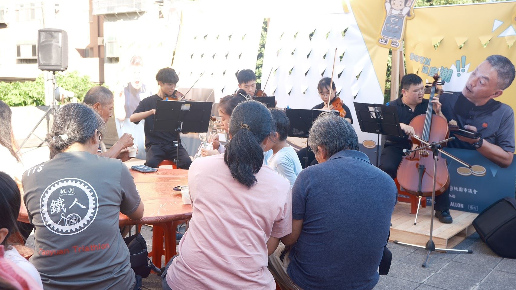發表會現場邀請到元智弦樂社現場為大家演出。
