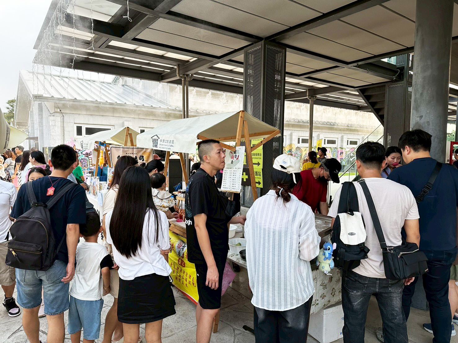 「中原文創613市集」假日排隊人潮