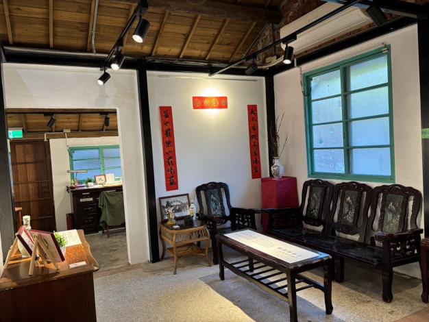 現場複刻馬祖社區小木屋志工隊情境