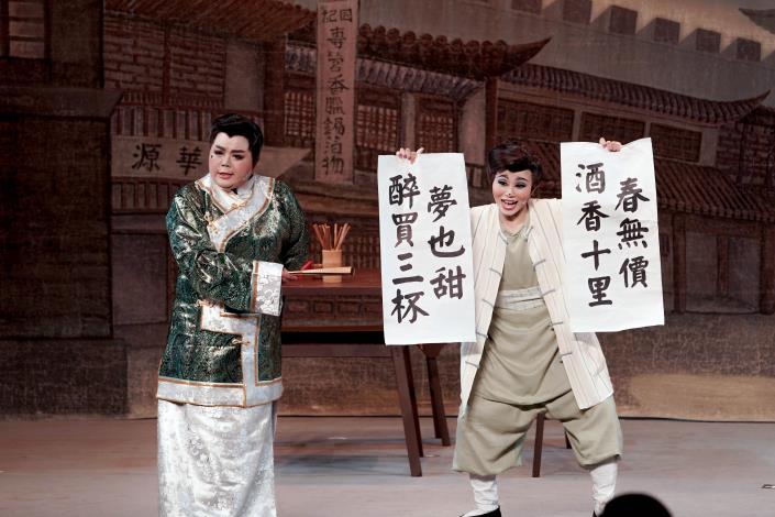 融合傳統唱腔與現代表演手法，展現歌仔戲的藝術美學。(石惠君戲曲劇坊提供)