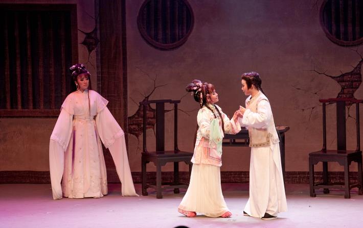 本劇以傳統冥婚為題材，講述一段陰陽錯配、情義圓滿的奇緣。(石惠君戲曲劇坊提供)