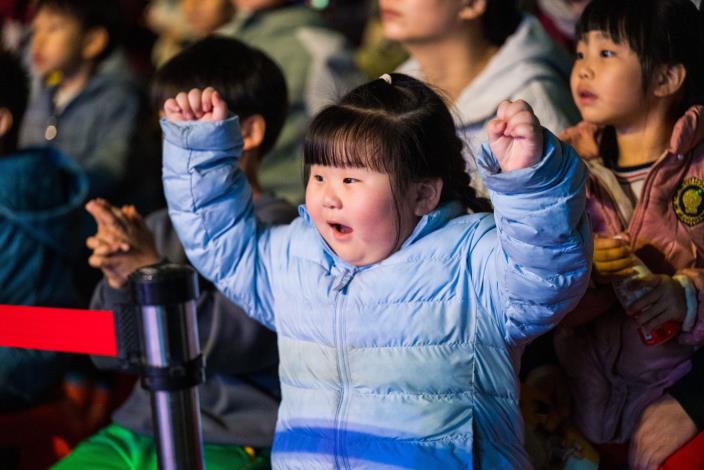 現場小朋友開心看表演
