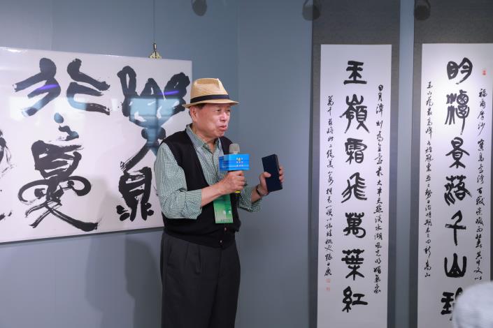 藝術家羅青代表致詞