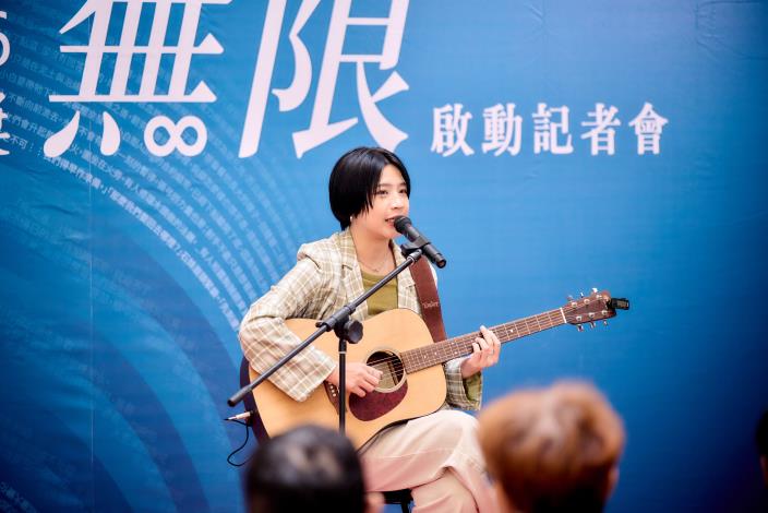 邀請客語創作歌手王宇寒開場表演