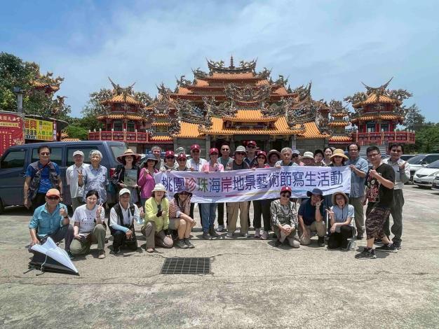 畫家在福興宮前合照