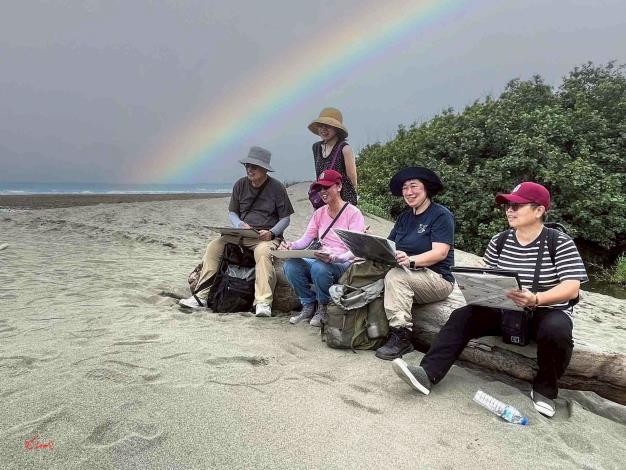 畫家在藻礁海灘寫生