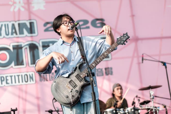 決賽演唱 Cigarette Summer  香煙夏日