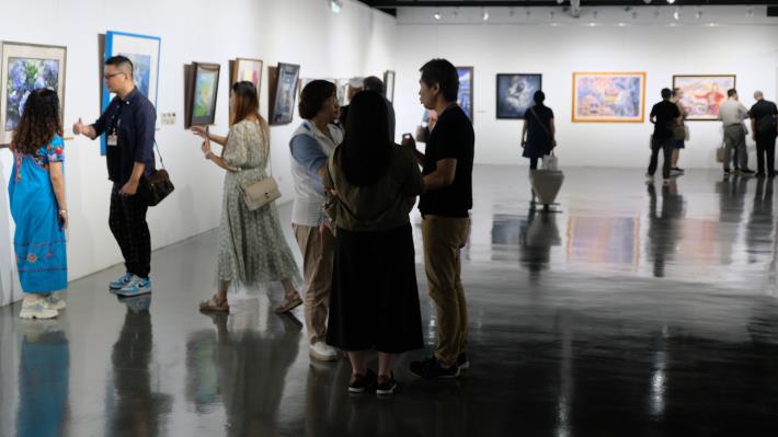 桃園市水彩畫協會開幕式參與貴賓作品欣賞及交流