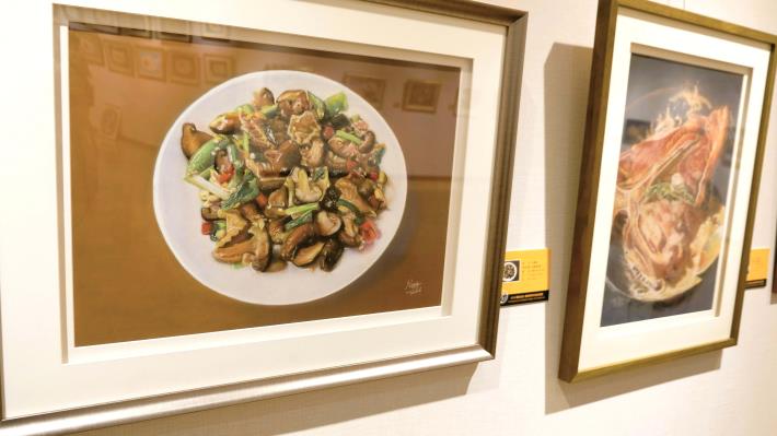展覽作品，從去年的「菜市場系列」到今年的「桌上的美食」