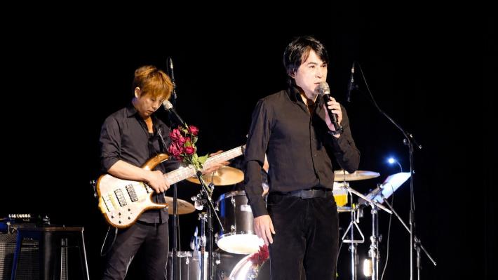 玫瑰墓樂團將急診第一線的生命故事轉化為音樂歌曲演唱