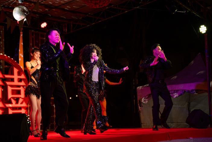 《一村喜事-中秋樂桃桃》劇中融入70年代的歌舞，復古又有趣。