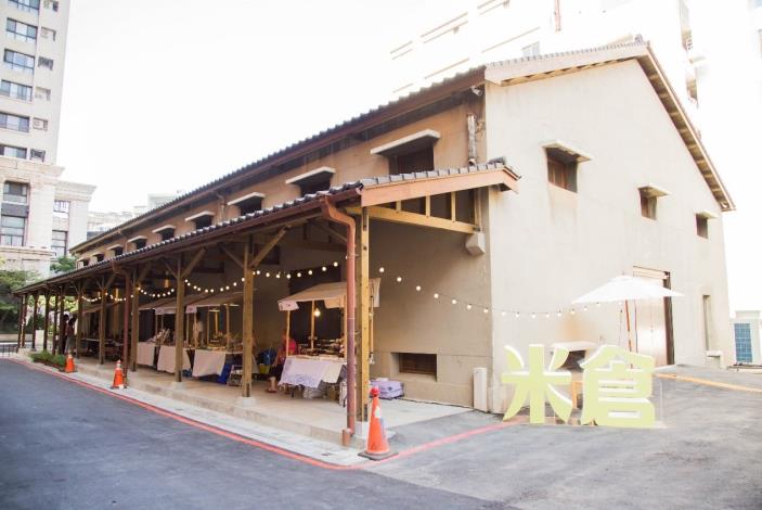 米倉劇場側廊道