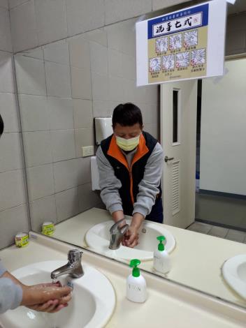 男廁設有洗手標語(三民)