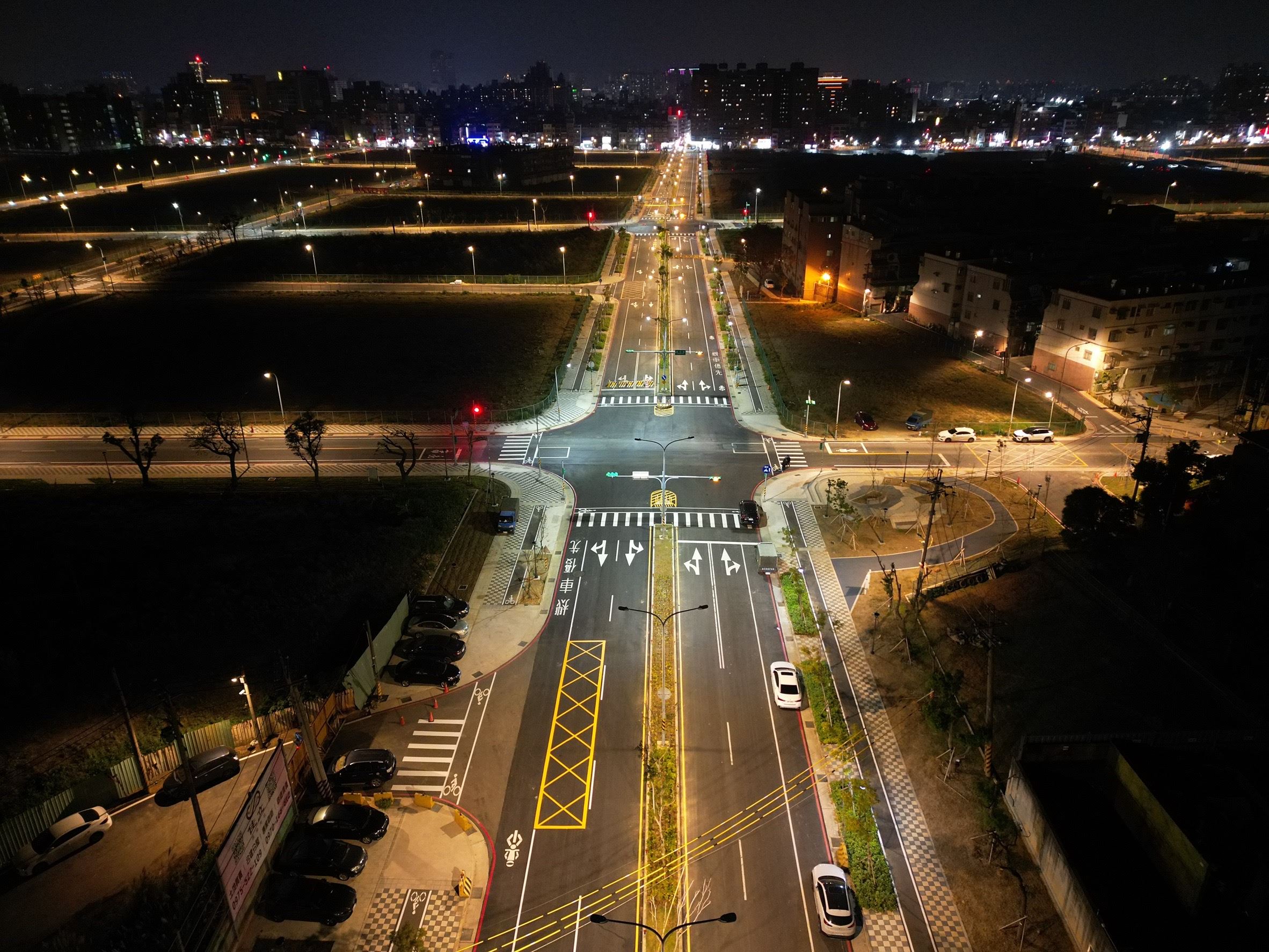 圖: 「桃園市中壢運動公園區段徵收工程」完工照(夜間)