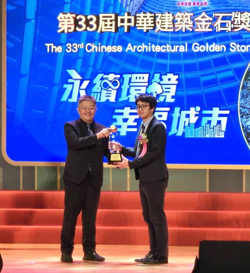 新工處鄭閎仁科長代表領獎