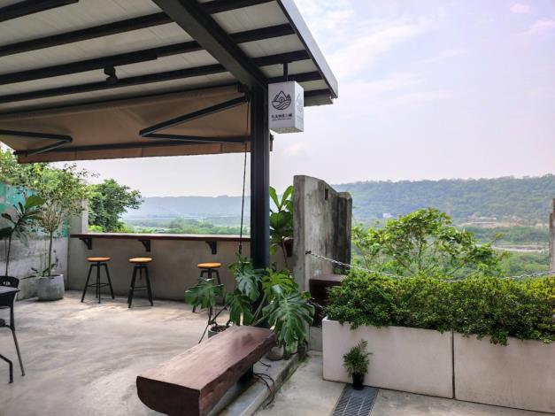 物產小舖崖線景