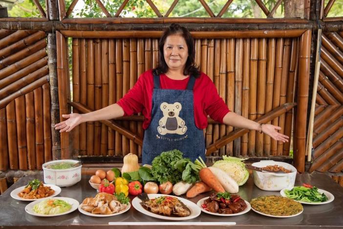 義和食堂負責人美玲，運用創意巧思將在地小農生產的食材變成美食料理，進而推廣給更多的民眾，傳承農村飲食文化。