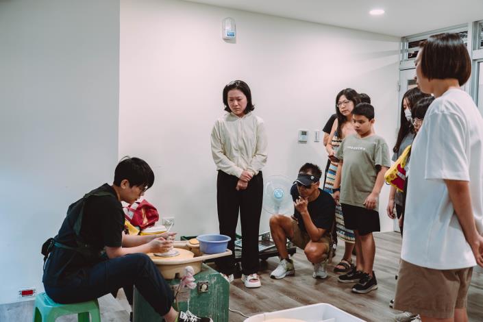 進駐團隊玨冊陶瓷坊手拉坏課程