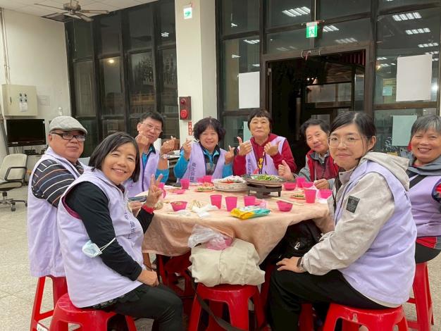 114/11/28志工餐會第二章