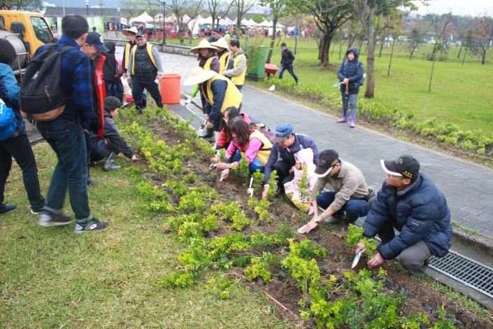 民眾植樹