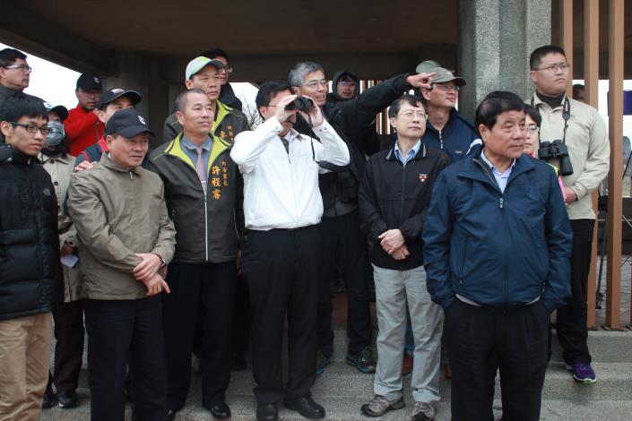 市長欣賞許厝港濕地野鳥