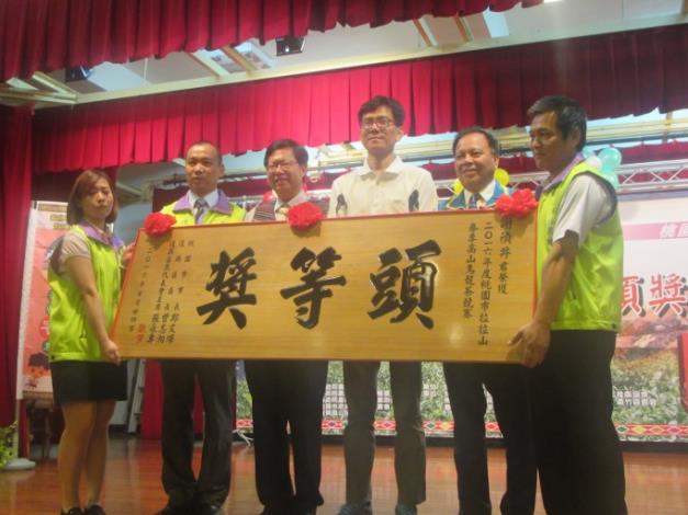 105年桃園市拉拉山高山烏龍茶評鑑競賽頭等獎得主謝禎井