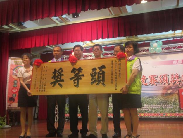 105年桃園市拉拉山高山烏龍茶評鑑競賽頭等獎得主謝禎漢