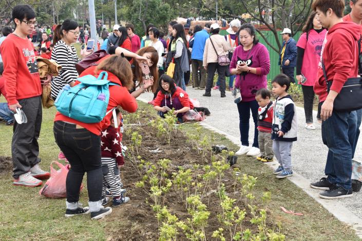 民眾會場植樹