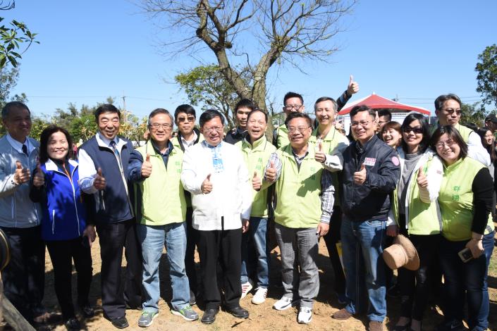 20180311-楊梅區-市長與團體一同植樹合影