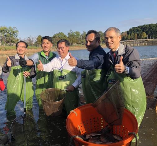 1081214-中壢-鄭市長文燦體驗埤塘漁業文化活動(2)