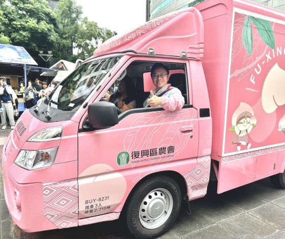 張善政市長親駕直銷車化身媽媽桃推銷員