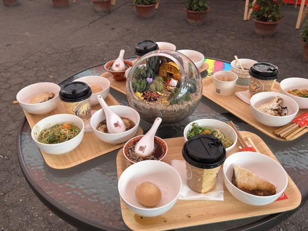 平鎮在地好物(如香醇好喝的咖啡及平鎮青農茶葉蛋...等)