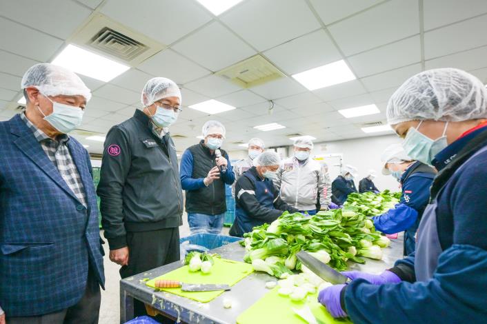 張市長視察營養午餐有機蔬菜截切廠　確保入菜食材安全、健康
