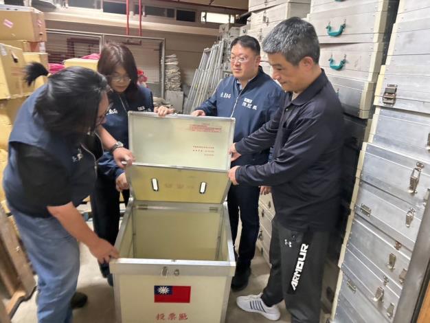 桃園市政府農業局陳冠義局長今日至農會關心選票印製及投開票所佈置等選舉前置作業6