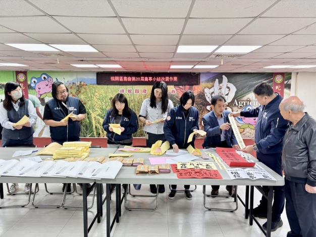 桃園市政府農業局陳冠義局長今日至農會關心選票印製及投開票所佈置等選舉前置作業