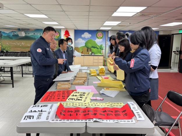 桃園市政府農業局陳冠義局長今日至農會關心選票印製及投開票所佈置等選舉前置作業