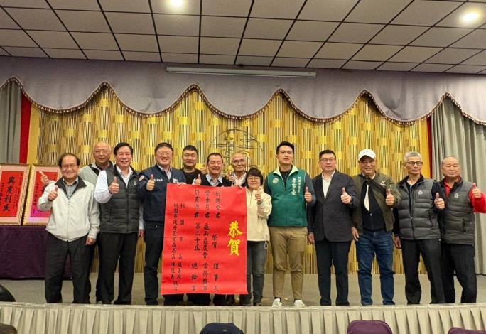 桃園市政府農業局陳冠義局長恭賀新任的龜山區農會理事長劉朝全、常務監事曾素月、總幹事許育源